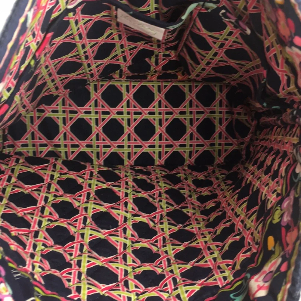 Vera Bradley large tote in excellent condition